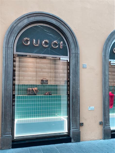 saldi gucci firenze|negozio gucci firenze.